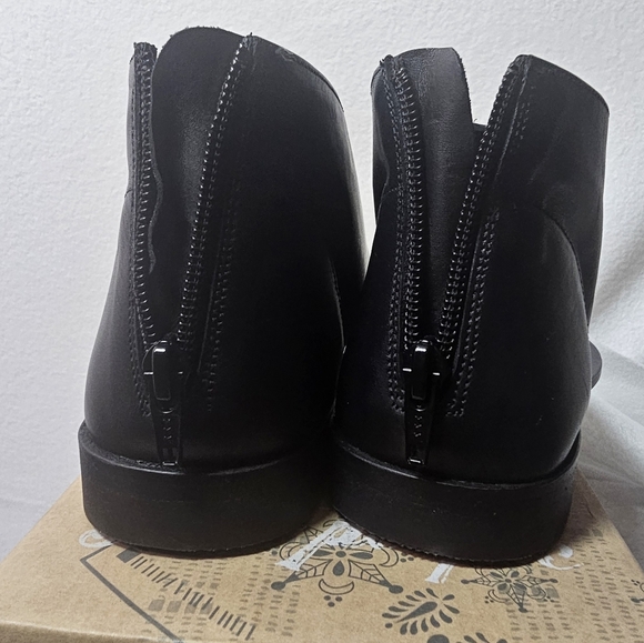 Free People Uma Thong Sandal Black Leather Bootie Style – Size 6.5 - Picture 5 of 7